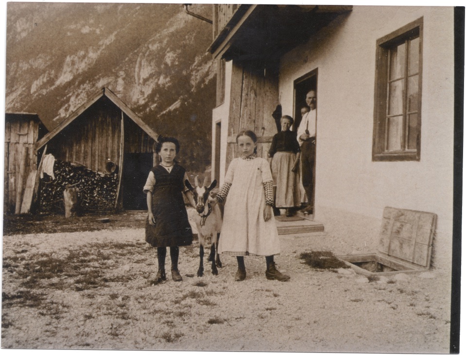 ragg 19xx-xx-xx - 2110FAweb - Ragg Andr - Pittl Clara - Nachbarin Alber - Frau Ragg Marie - x - Ragg Andr - Scharnitz 70 - Farbe A